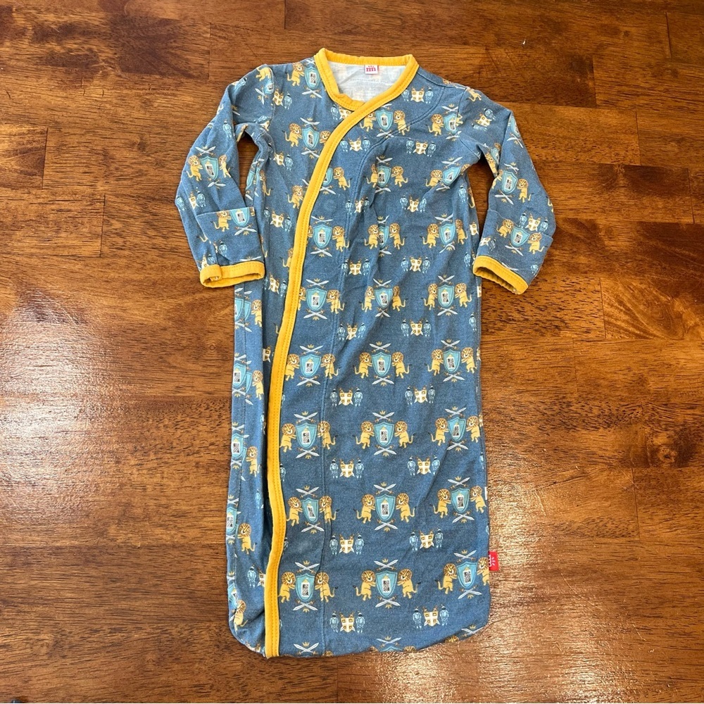 Magnetic Me Lion gray yellow magnetic gown size newborn-3 months
